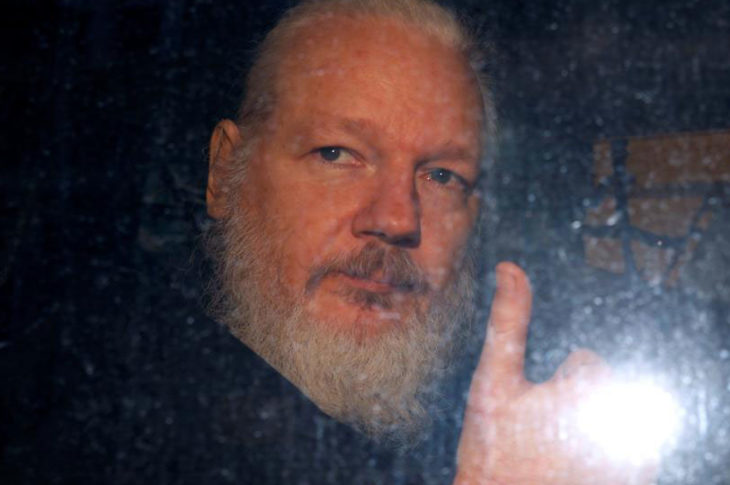 julian assange detenido.