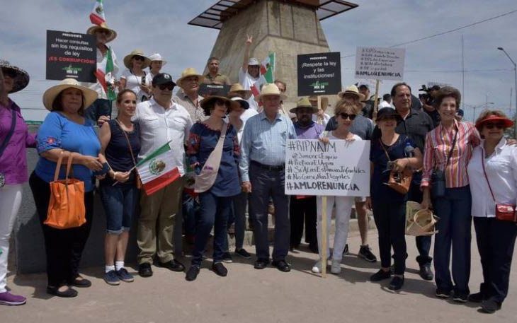 Manifestación contra AMLO en Mexicali.