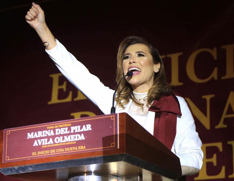 Marina del Pilar en su toma de protesta como presidente municipal.