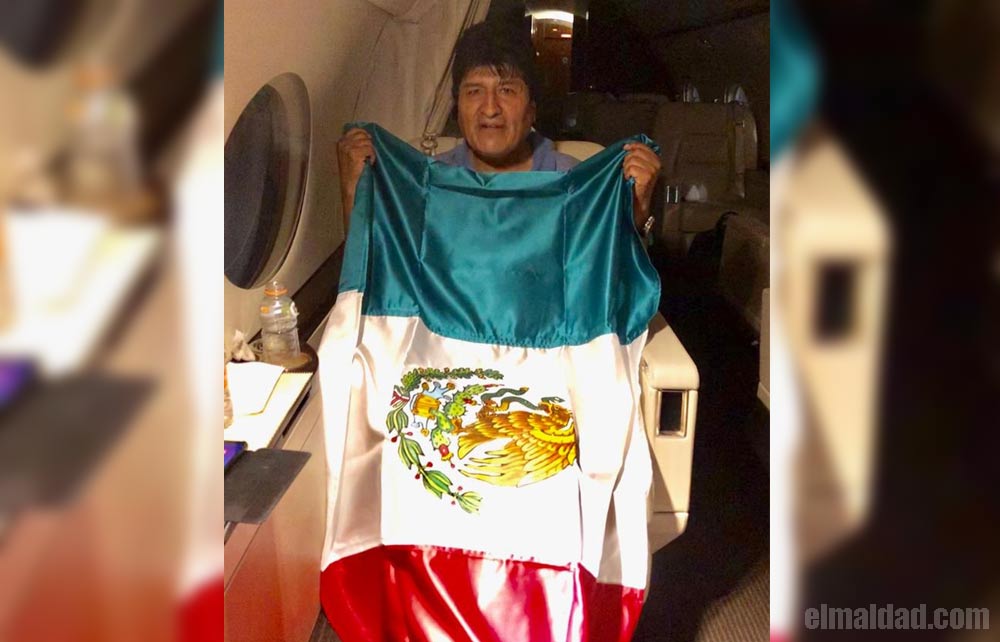 Evo Morales desde el avión que no tiene ni Obama, ya viene para México.