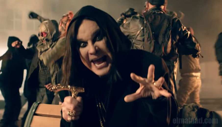 Ozzy Osbourne en el vídeo que acaba de estrenar.