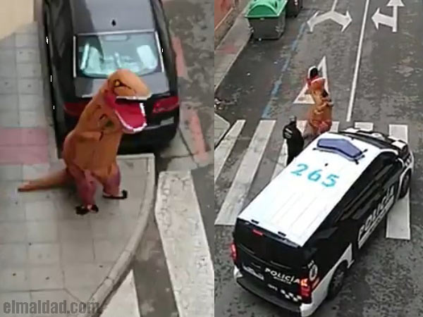 Dinosaurio detenido por la policía.