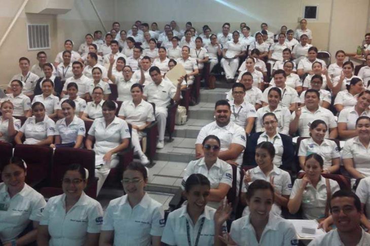 Estudiantes de enfermería de la Universidad Autónoma de Baja California (UABC) en Mexicali.