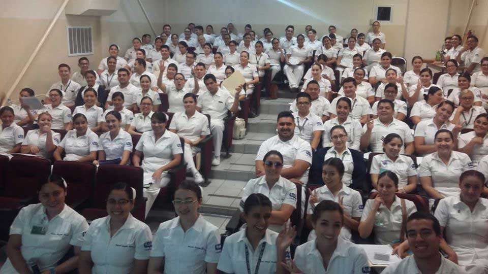 Estudiantes de enfermería de la Universidad Autónoma de Baja California (UABC) en Mexicali.