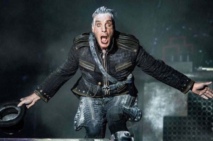 Till Lindemann en concierto con Rammstein.