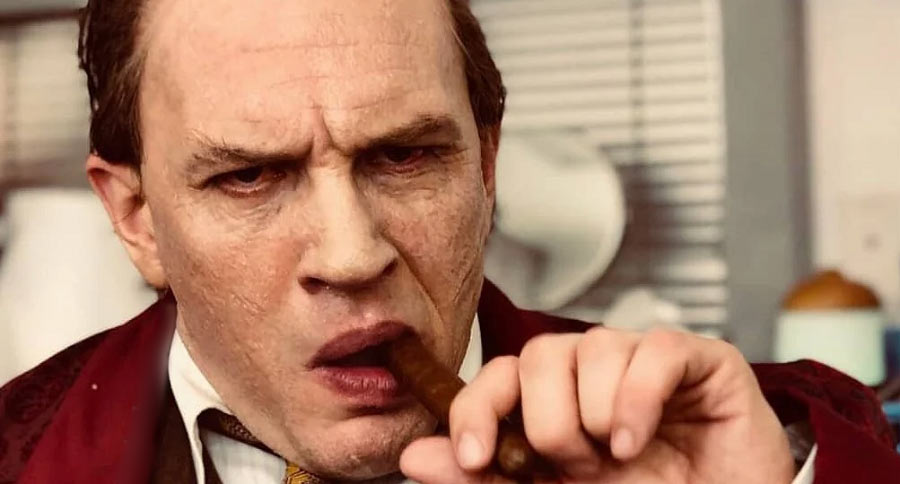 Tom Hardy interpretando a Al Capone.