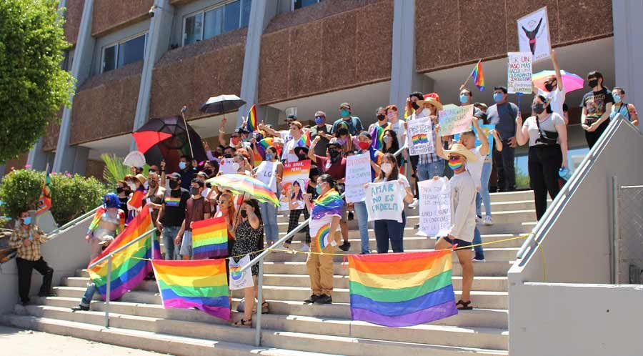 Comunidad LGBT+ en el congreso de Baja California.