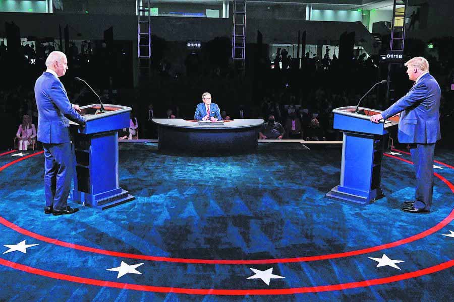 Biden y Trump en pleno debate.