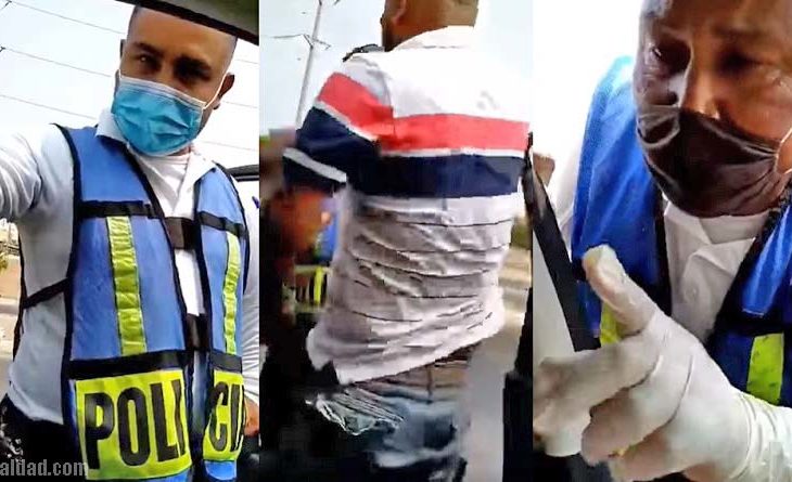 Policías que quería arrestar al hombre por no usar cubrebocas dentro de su auto.