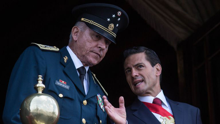 El general Cienfuegos junto con el presidente Peña Nieto.