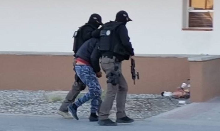 Sunshine detenido.