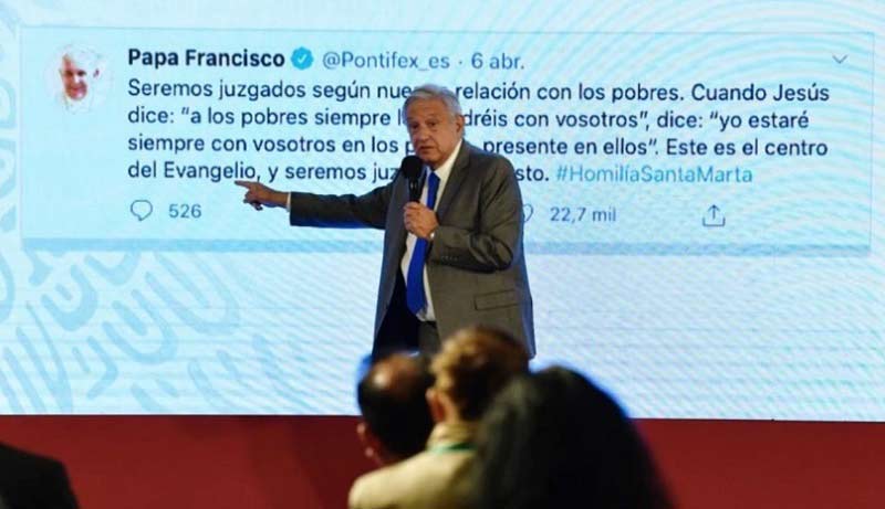 AMLO "dando misa" en la mañanera.