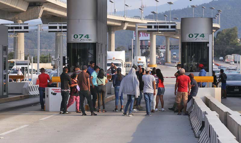 Una de las tantas tomas de caseta en México.