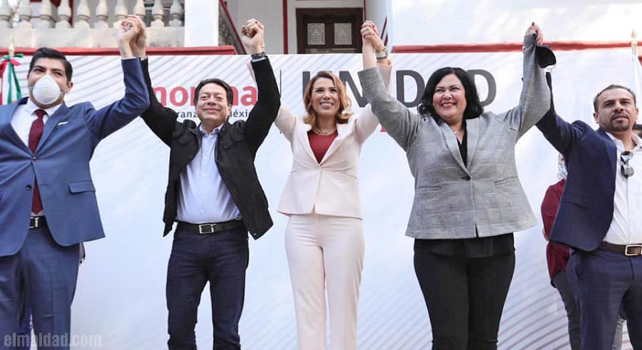Marina del Pilar junto con el presidente de Morena y los otros contendientes que perdieron.