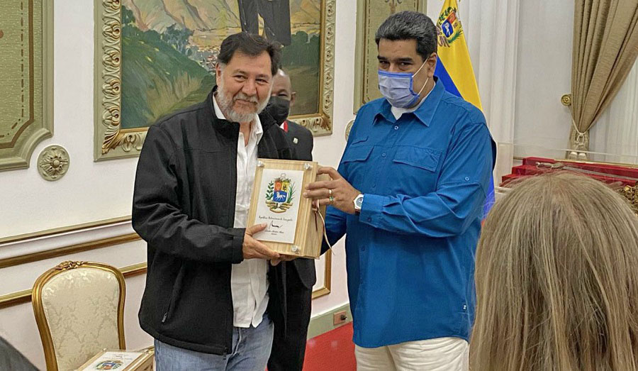 Ayer, Noroña se reunió con Maduro y no uso cubrebocas.