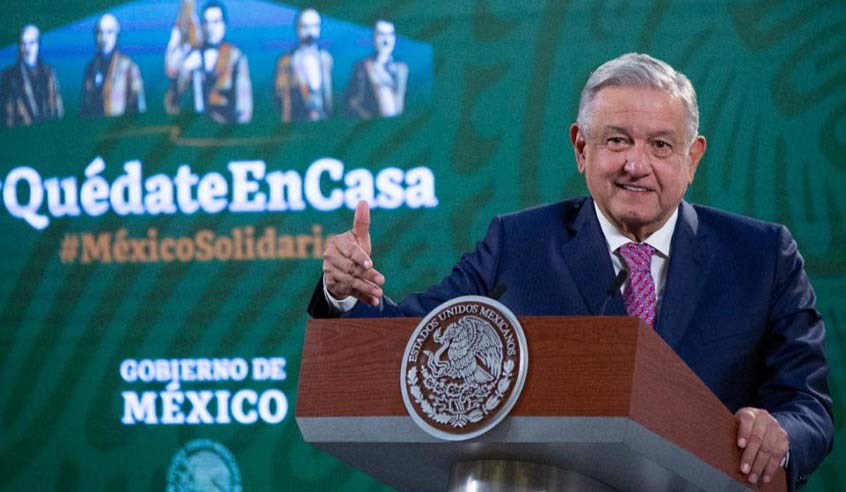 AMLO afirma que seguirá sin usar cubrebocas.