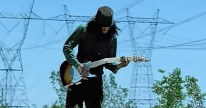 John Frusciante en el video de Scar Tissue.