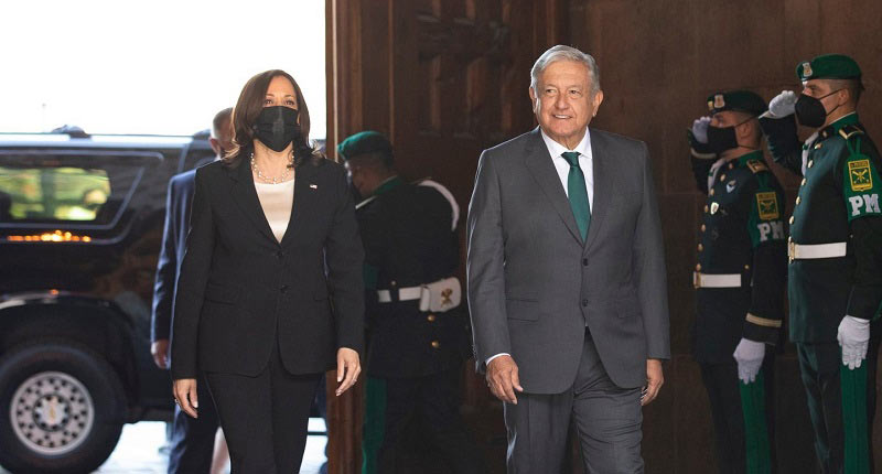 Harris y López en palacio nacional.