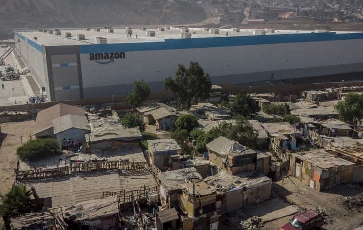 Foto de planta de envíos de Amazon en Tijuana.