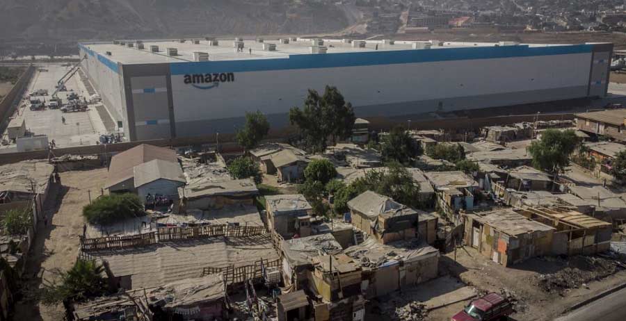 Foto de planta de envíos de Amazon en Tijuana.