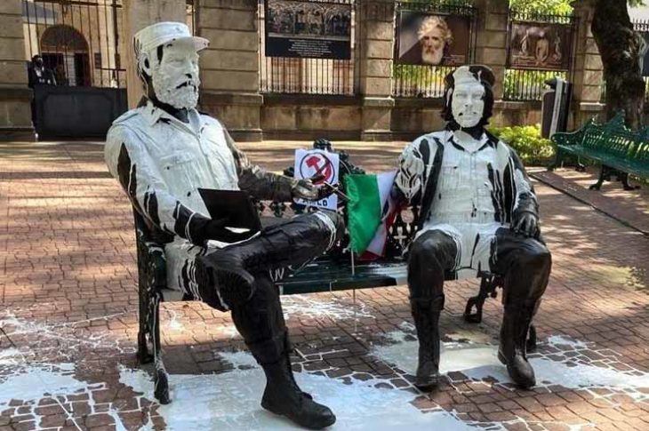 Estatuas de Fidel Castro y Che Guevara.