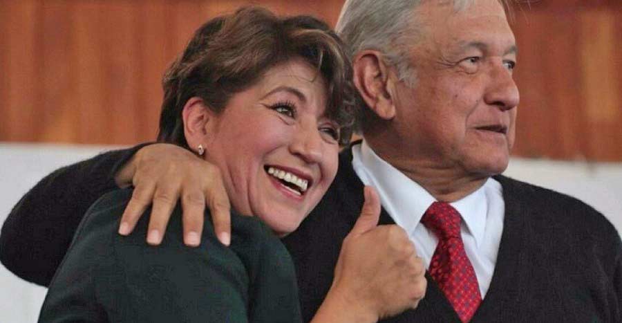 Maestra Delfina y AMLO.
