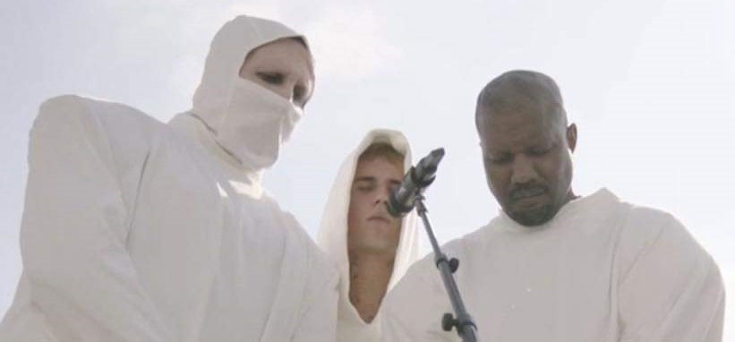 Manson, Bieber y West en plena oración