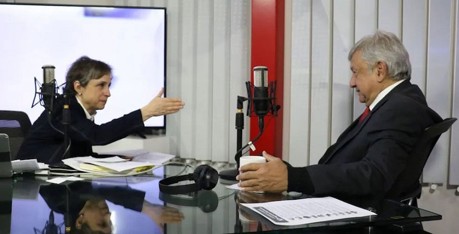 Carmen Aristegui entrevistando a AMLO en el 2018.