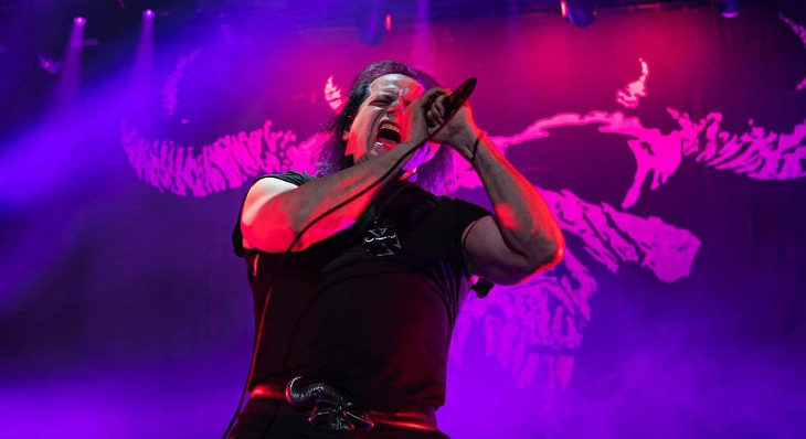 Glenn Danzig en cantando en vivo en enero 2022.