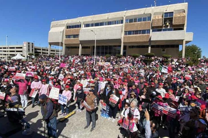 Manifestación en Mexicali en defensa del INE. Foto: Luis Felipe Gaspar.