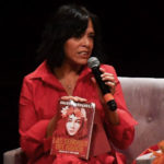 Anabel Hernández presentando su libro.