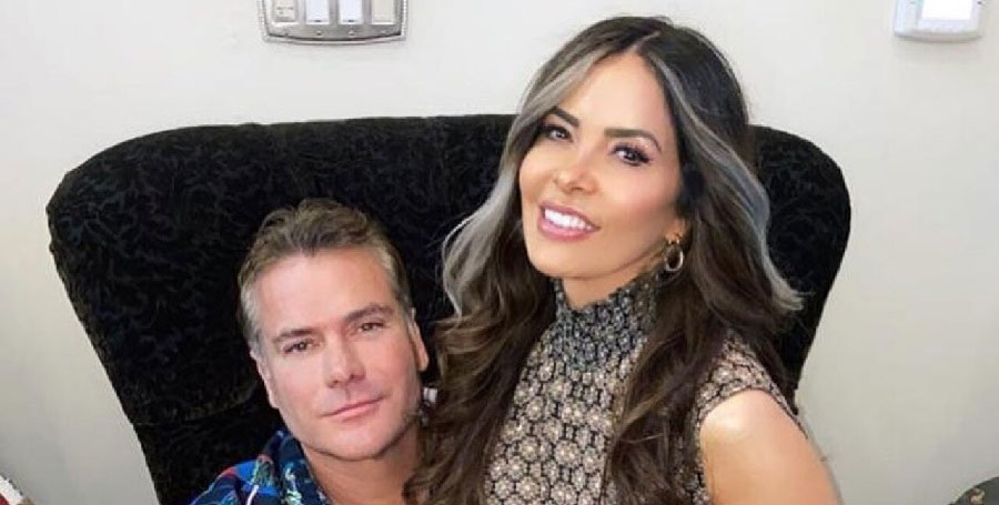 Gloria Trevi junto a su esposo.