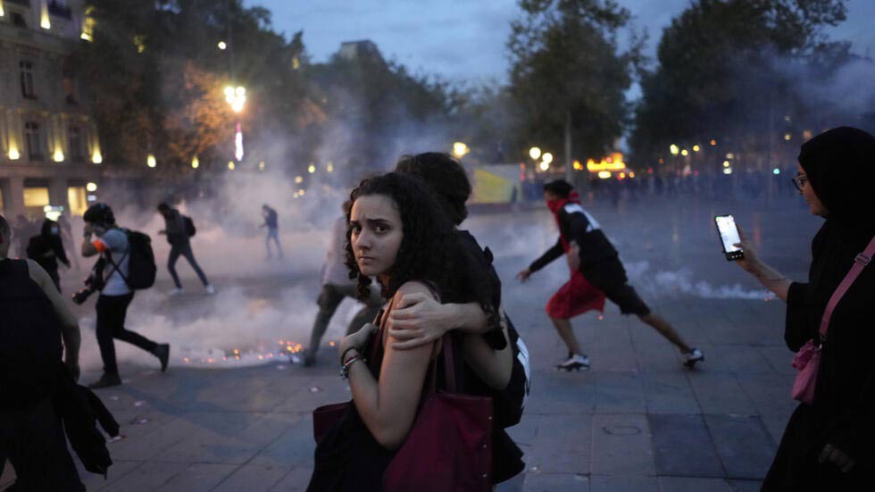 Manifestación a favor del pueblo palestino reprimida por la policía de Francia. Foto: France24.