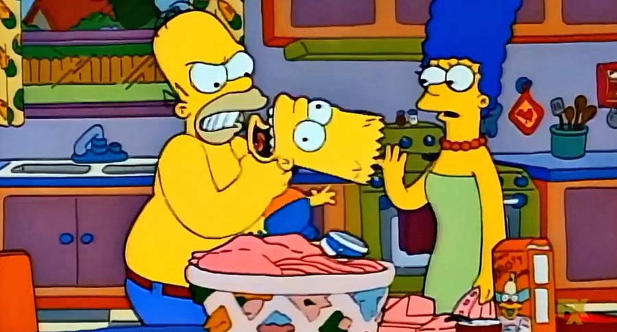 Homero cuando ahorcó a Bart por poner su gorra de la suerte en la ropa blanca.