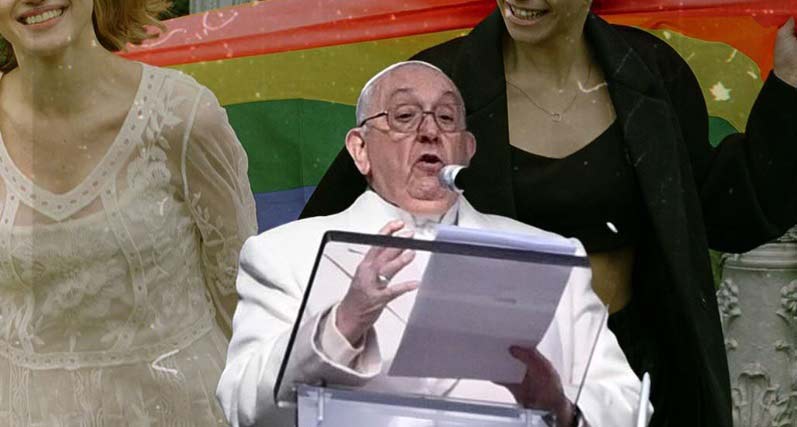 El papa Francisco y de fondo una pareja de lesbianas.