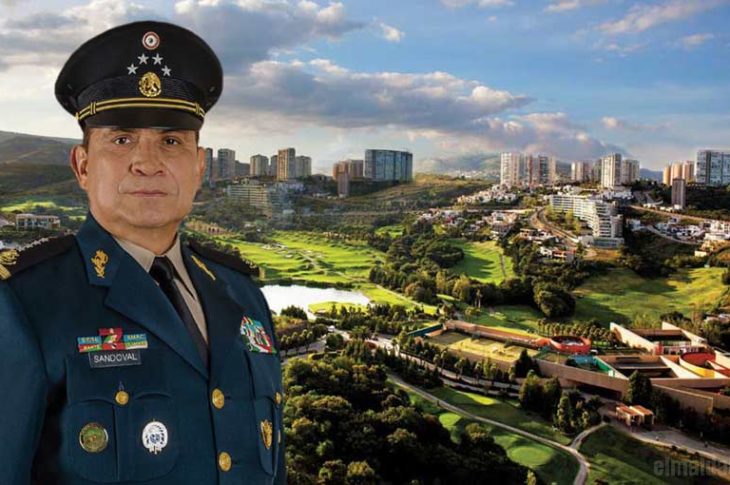 El general Luis Cresencio Sandoval tiene un departamento en Bosque Real.