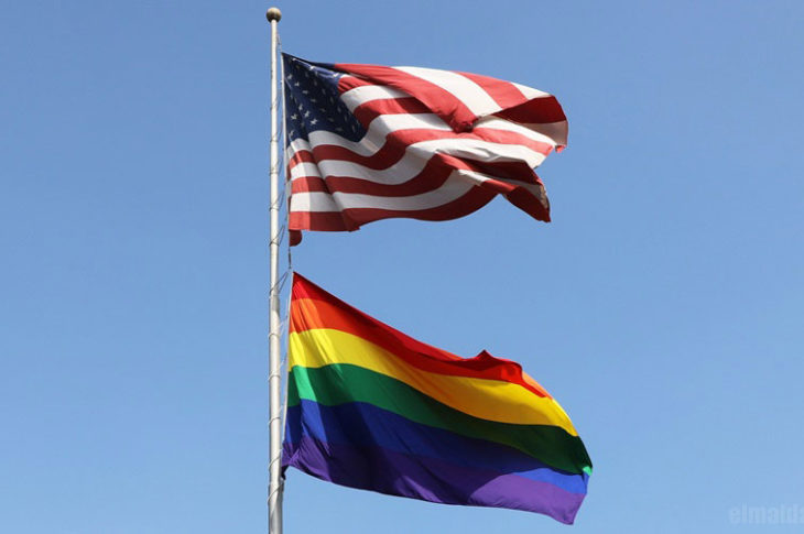 Bandera de los Estados Unidos y de el LGBT+.
