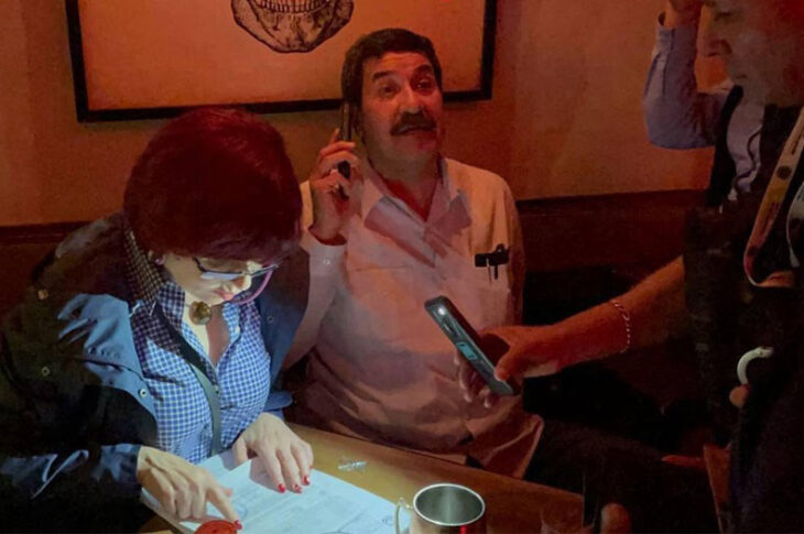 Javier Corral en el restaurante de la colonia roma cuando intentaron detenerlo.