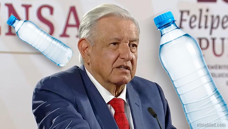 AMLO hablando sobre que le aventaron una botella de agua.