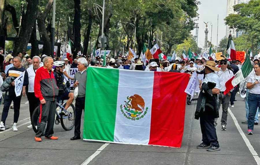 Manifestación en la CDMX contra la reforma al poder judicial.