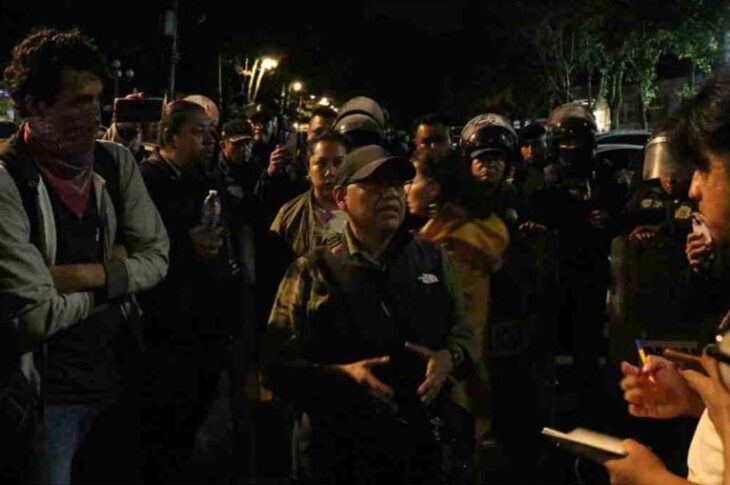 Manifestantes en la noche. Foto: Sharenii Guzmán.