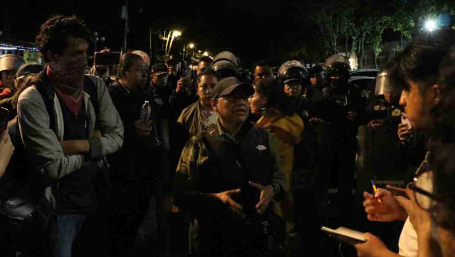 Manifestantes en la noche. Foto: Sharenii Guzmán.