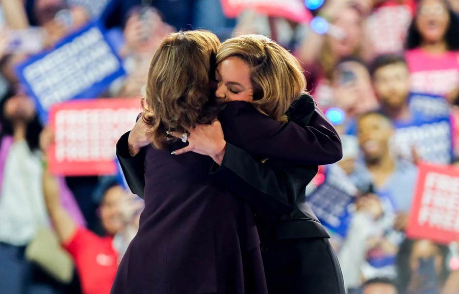 El abrazo entre Kamala Harris y Beyoncé.