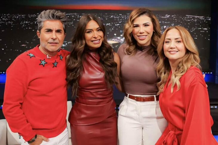 Marina del Pilar con los presentadores del programa HOY: Raúl Araiza, Galilea Montijo y Andrea Legarreta,