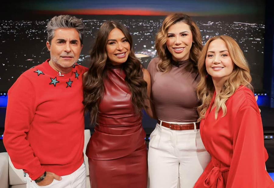 Marina del Pilar con los presentadores del programa HOY: Raúl Araiza, Galilea Montijo y Andrea Legarreta,