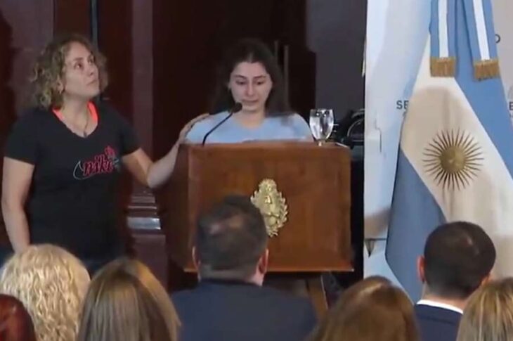 Ana Jazmín Carro en el senado de Argentina.