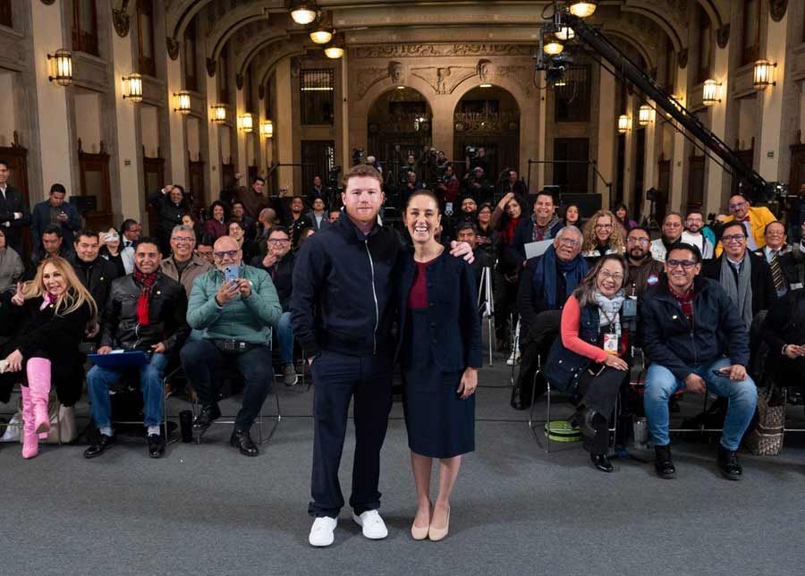 El Canelo y Claudia Sheinbaum en la mañanera.