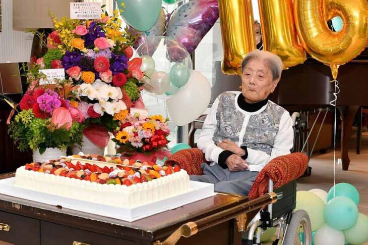 La señora Tomiko festejando su cumpleaños 116.