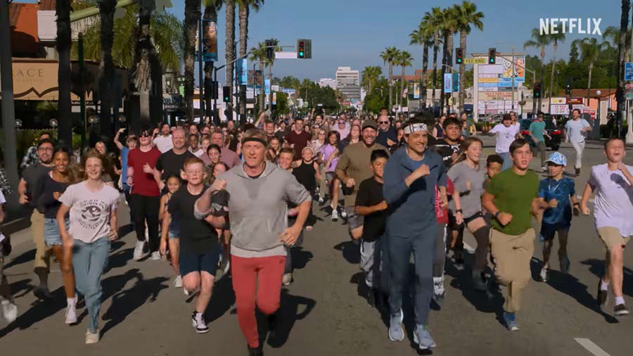 Captura de pantalla del trailer de la tercera parte de la sexta temporada de Cobra Kai.