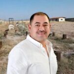 Murguía Santiago y de fondo el rancho Izaguirre.